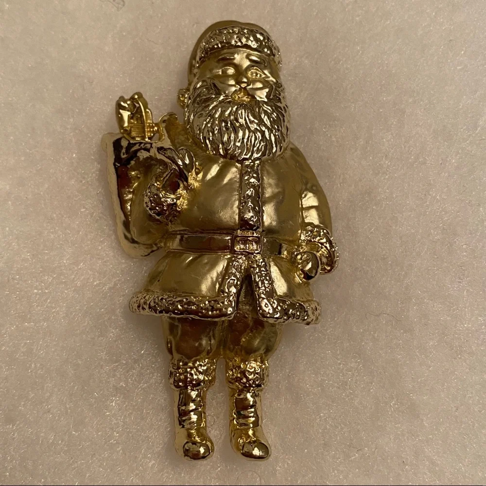 VINTAGE AJC BROOCH PIN SANTA GOLD TONE CHRISTMAS HOLIDAY XMAS JEWELRY